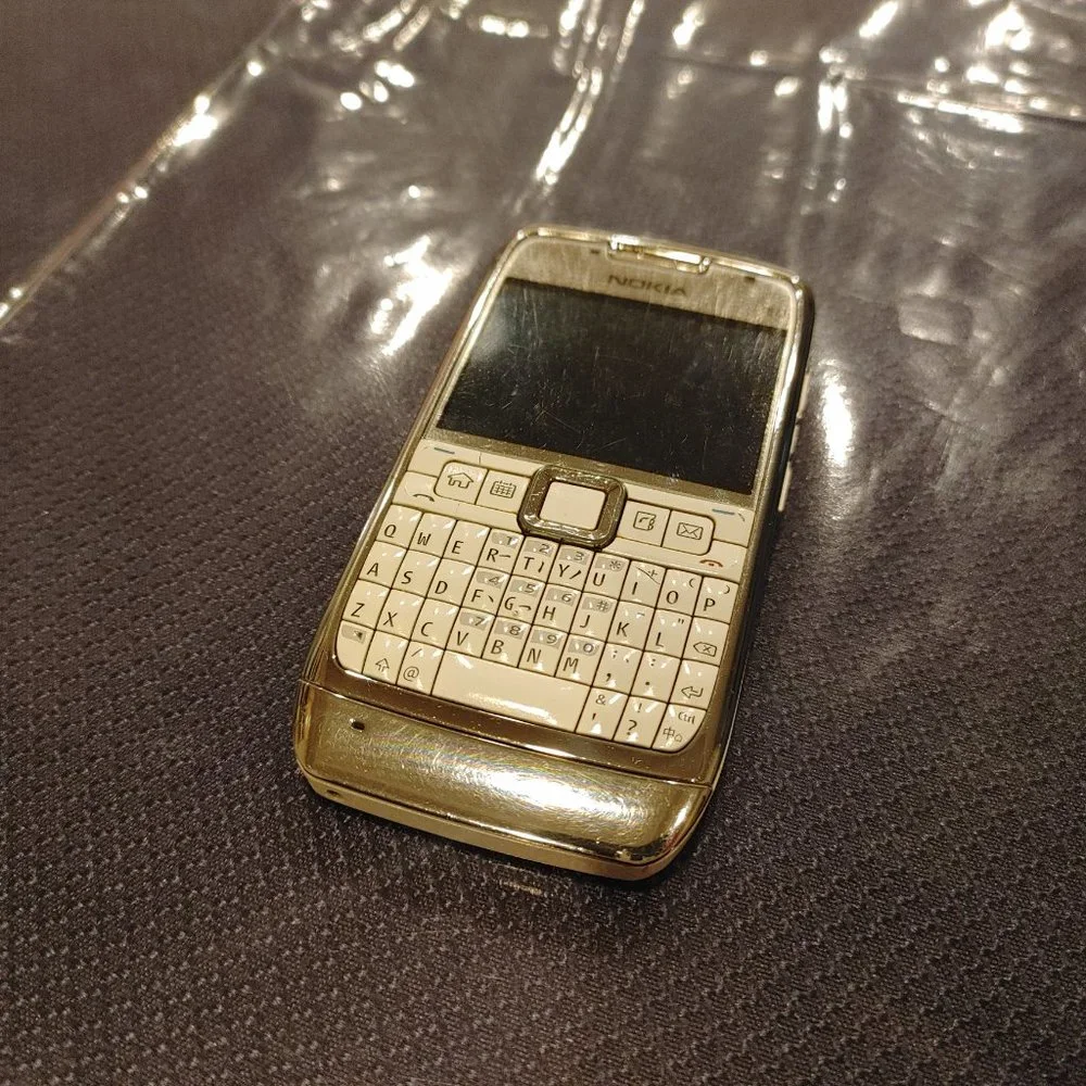 Nokia E71 Mobile Phone 3.15 MP Camera 3G WIFI GPS 2.4in